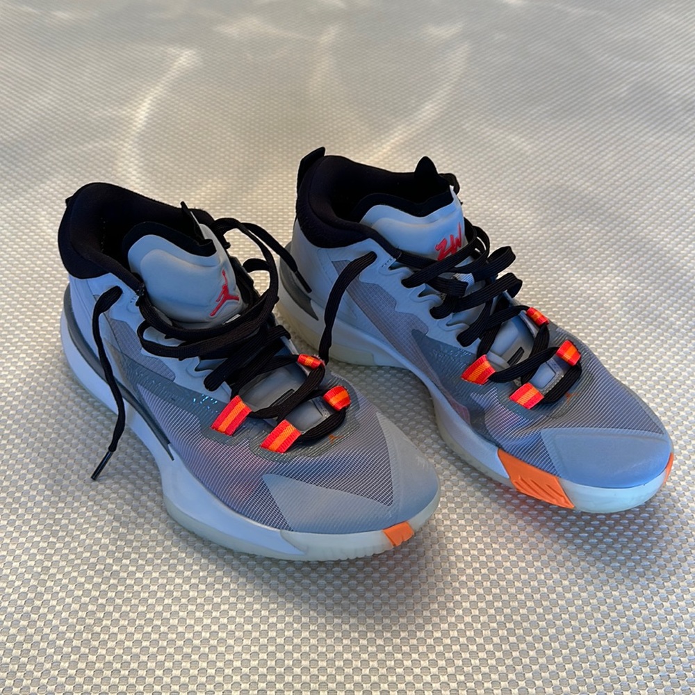 Nike Zion 1 basketball sneakers. Size 8.5 great condition. Only worn indoors